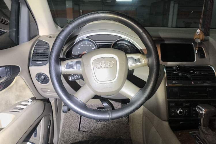 Used Audi Q7 2011 3.0 TFSI Technology (200kW) Steering Wheel