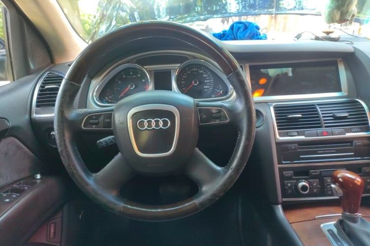 Used Audi Q7 2011 3.0 TFSI Comfort Model (245kW) Steering Wheel