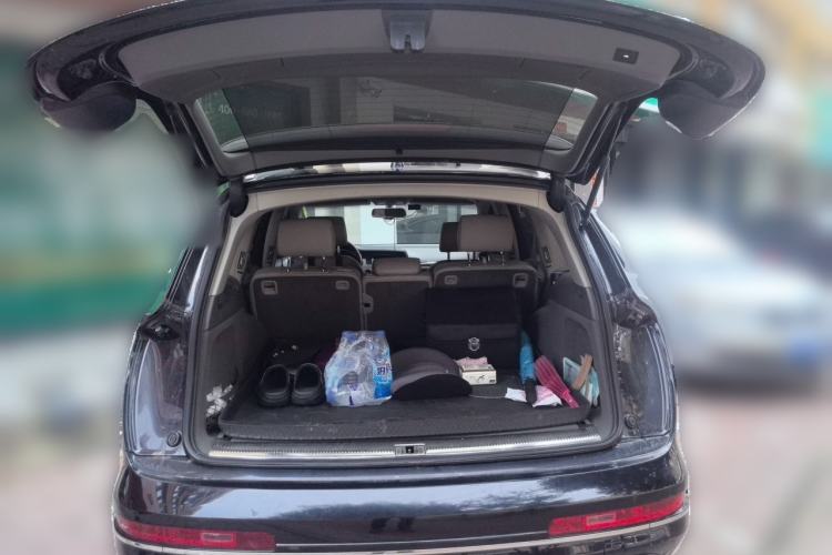 Used Audi Q7 2011 3.0 TFSI Technology (200kW) Trunk