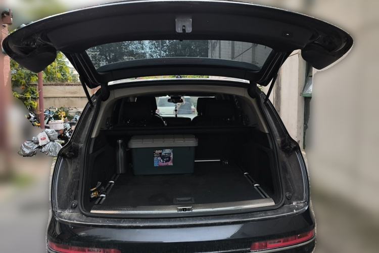 Used Audi Q7 2011 3.0 TFSI Technology (200kW) Trunk