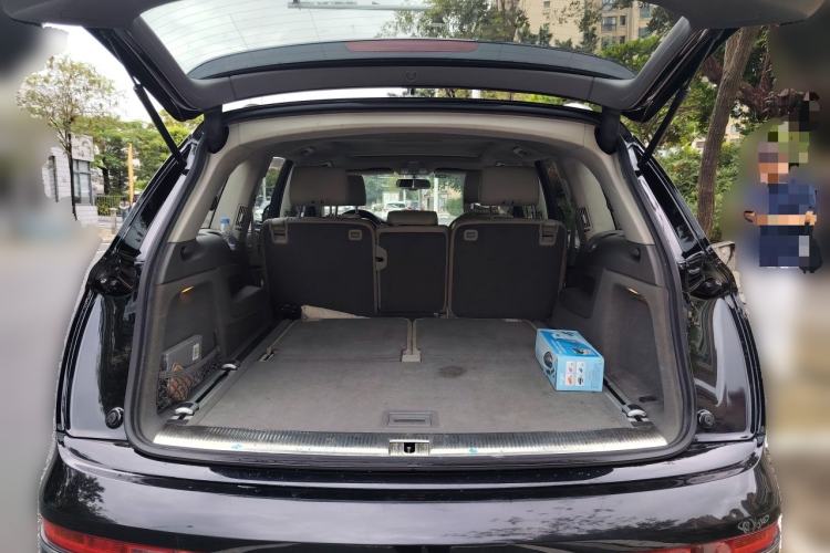Used Audi Q7 2011 3.0 TFSI Technology Model (245kW) Trunk