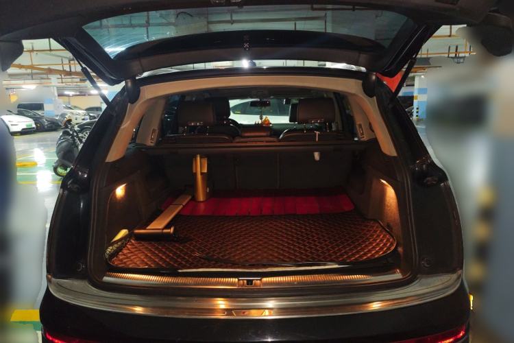 Used Audi Q7  Trunk