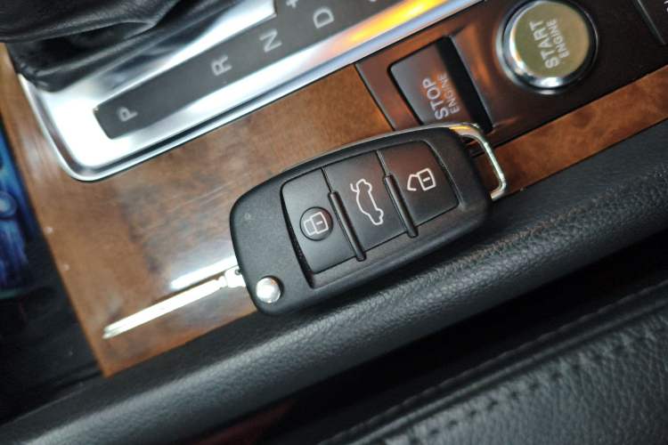 Used Audi Q7  Vehicle Key