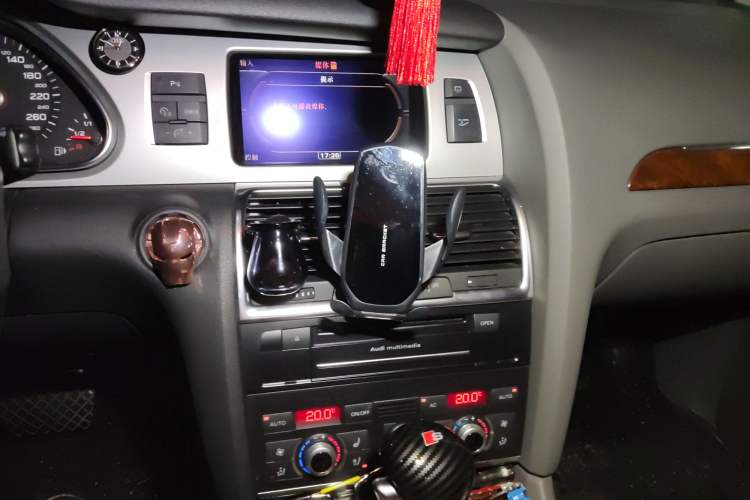 Used Audi Q7 2011 3.0 TFSI Technology (200kW) Audio And AC Panel