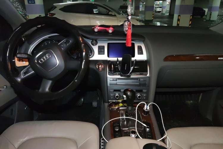 Used Audi Q7 2011 3.0 TFSI Technology (200kW) Center Console