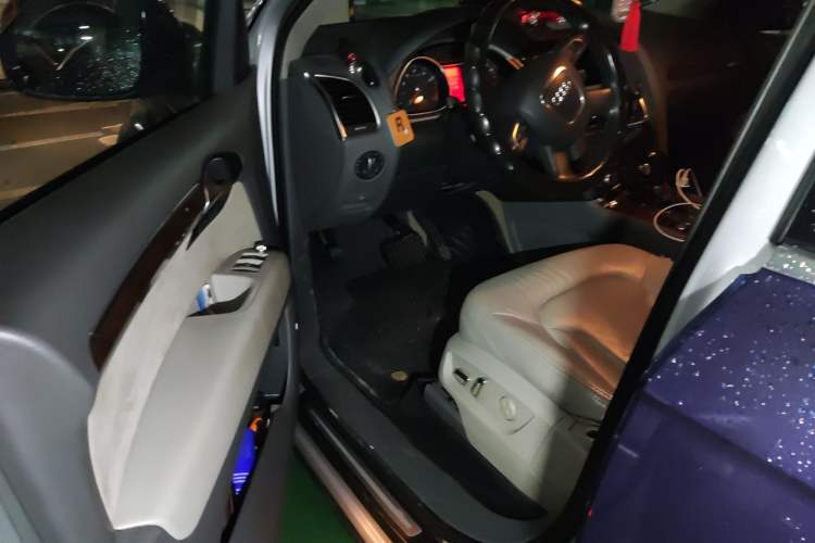 Used Audi Q7 2011 3.0 TFSI Technology (200kW) Driver Seat