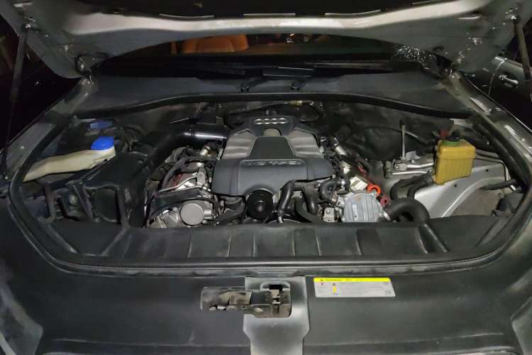 Used Audi Q7 2011 3.0 TFSI Technology (200kW) Engine Bay