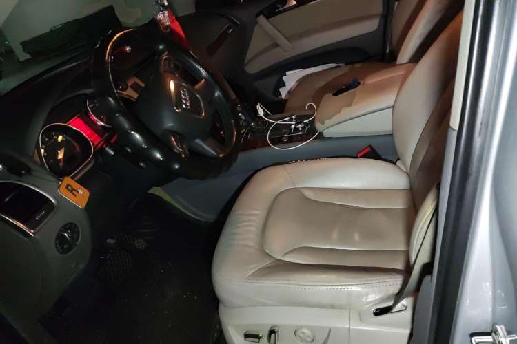 Used Audi Q7 2011 3.0 TFSI Technology (200kW) Left Front Seat
