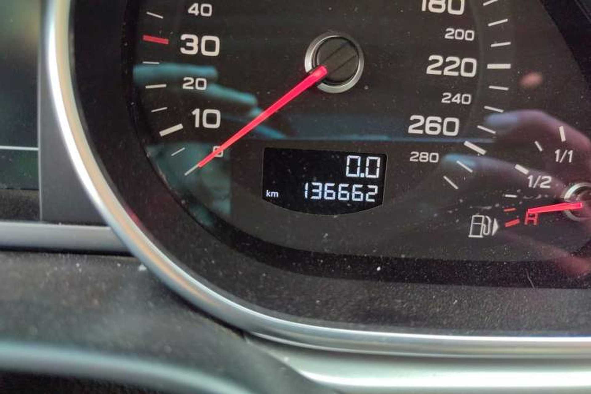 Used Audi Q7 2011 3.0 TFSI Ambition (200kW) Odometer Close Up