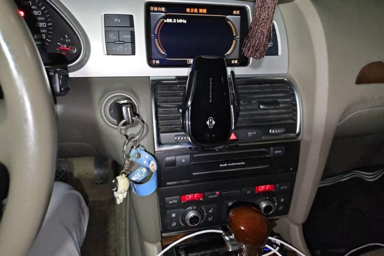 Used Audi Q7 2011 3.0 TFSI Comfort (200kW) Audio And AC Panel