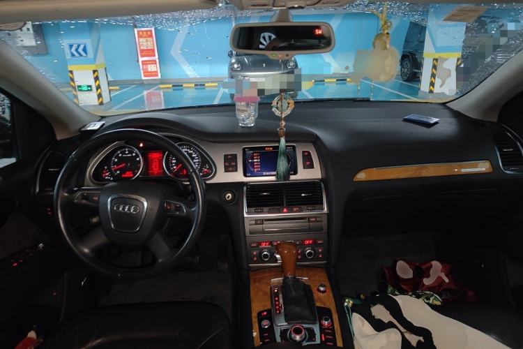 Used Audi Q7 2011 3.0 TFSI Comfort Model (245kW) Center Console