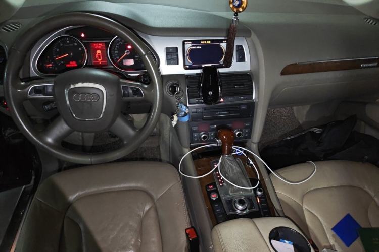 Used Audi Q7 2011 3.0 TFSI Comfort (200kW) Center Console