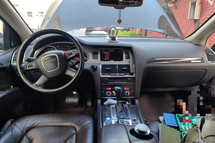 Used Audi Q7 2011 3.0 TFSI Exclusive Edition (200kW) Center Console