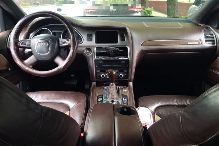 Used Audi Q7 2011 3.0 TFSI Comfort (200kW) Center Console