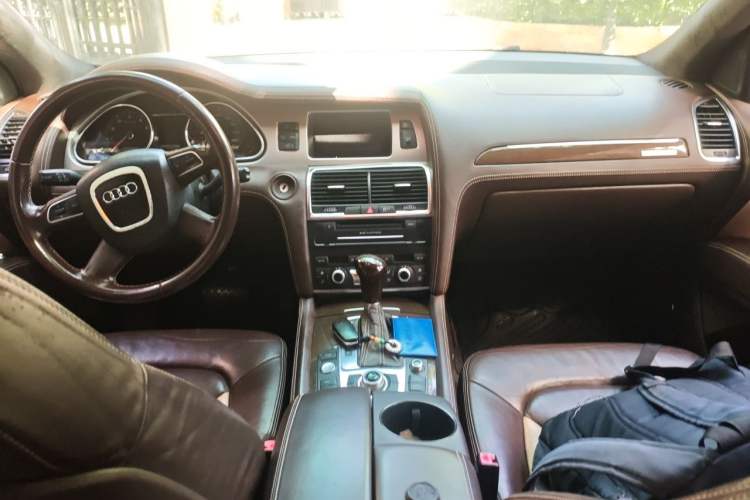Used Audi Q7 2011 3.0 TFSI Exclusive Edition (200kW) Center Console