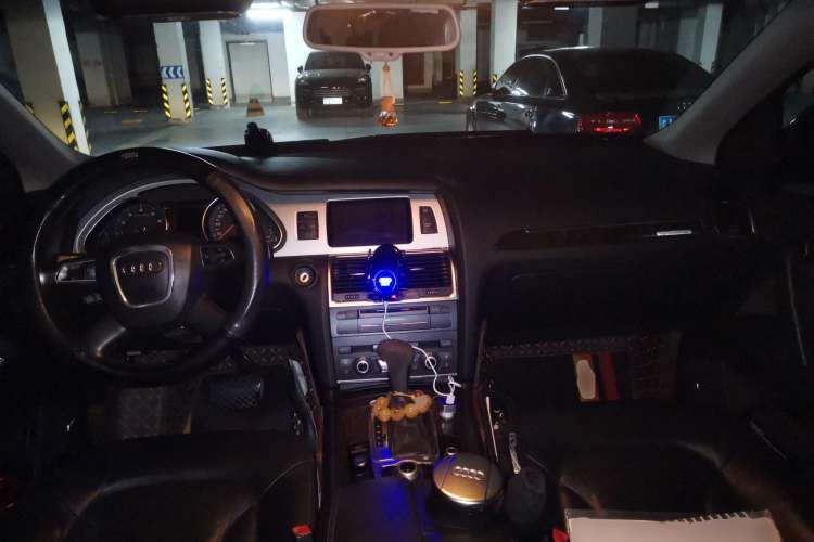 Used Audi Q7 2011 3.0 TFSI Technology (200kW) Center Console