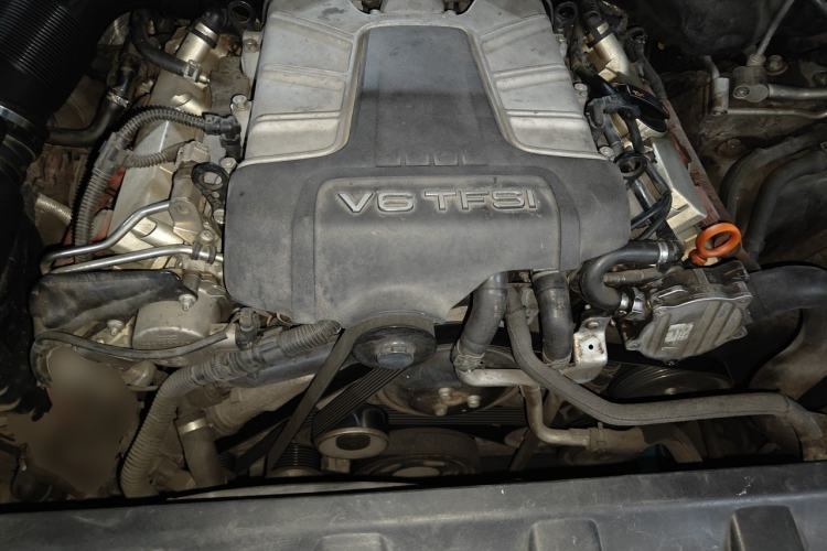 Used Audi Q7 2011 3.0 TFSI Comfort Model (245kW) Engine Bay
