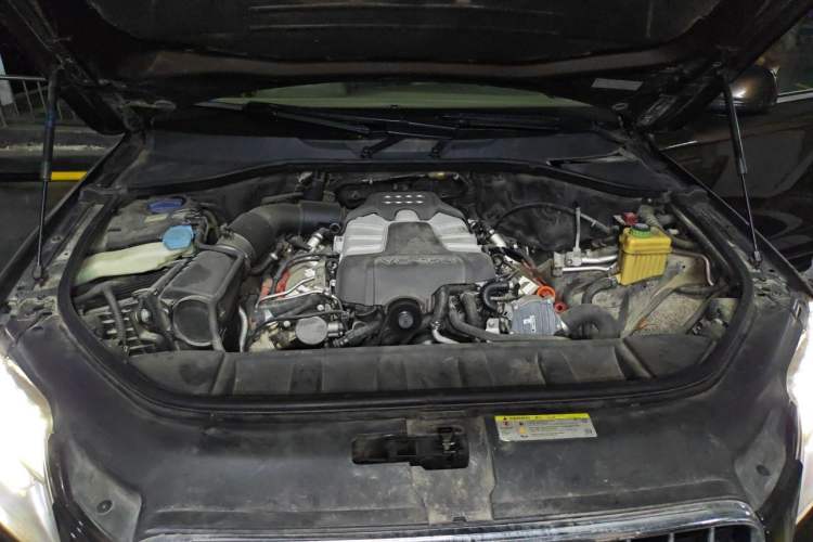 Used Audi Q7 2011 3.0 TFSI Comfort (200kW) Engine Bay