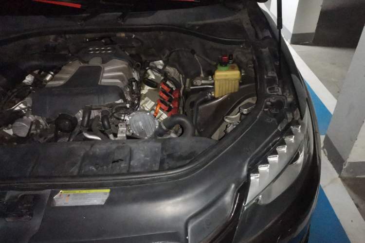 Used Audi Q7 2011 3.0 TFSI Technology (200kW) Engine Bay Left