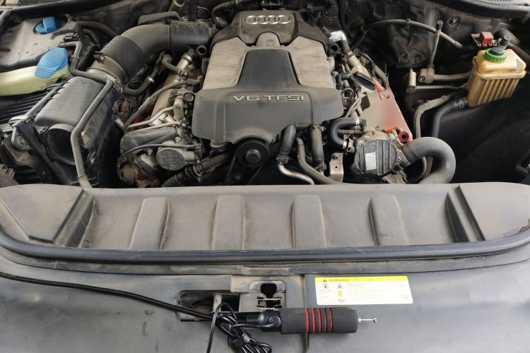 Used Audi Q7 2011 3.0 TFSI Comfort (200kW) Engine Bay