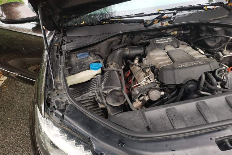 Used Audi Q7 2011 3.0 TFSI Exclusive Edition (200kW) Engine Bay Right