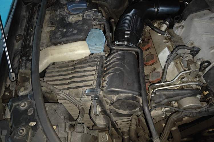 Used Audi Q7 2011 3.0 TFSI Comfort Model (245kW) Engine Bay Right