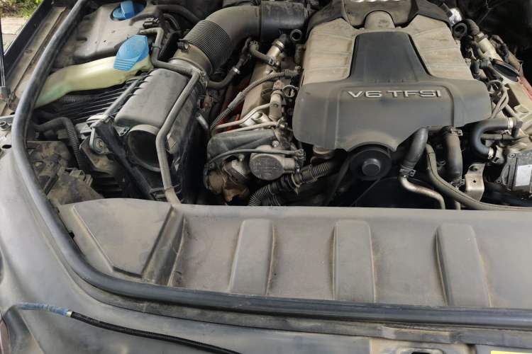 Used Audi Q7 2011 3.0 TFSI Comfort (200kW) Engine Bay Right