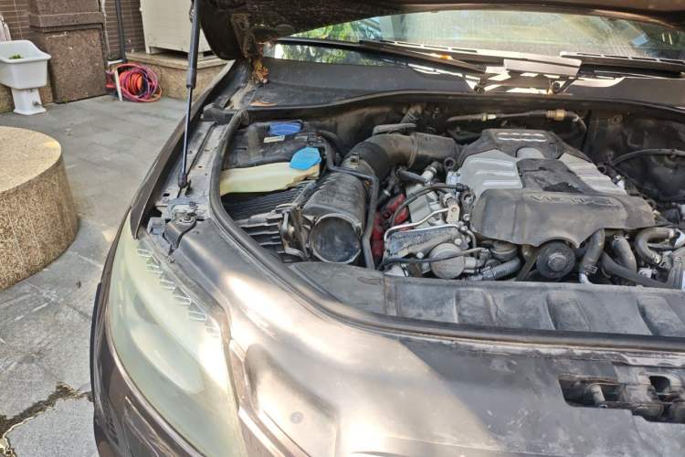 Used Audi Q7 2011 3.0 TFSI Exclusive Edition (200kW) Engine Bay Right