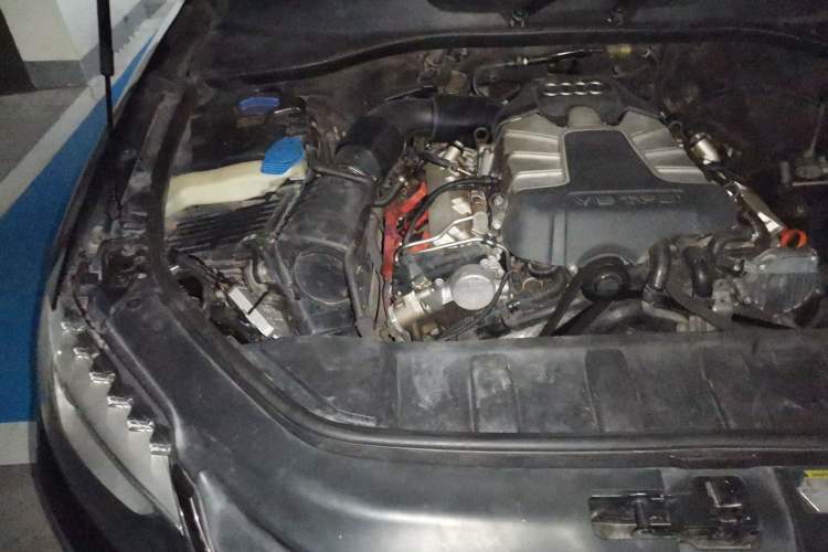 Used Audi Q7 2011 3.0 TFSI Technology (200kW) Engine Bay Right