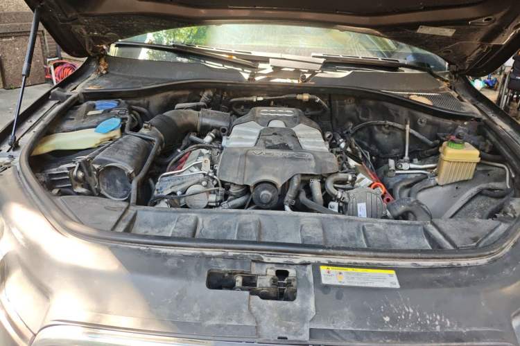 Used Audi Q7 2011 3.0 TFSI Exclusive Edition (200kW) Engine Bay