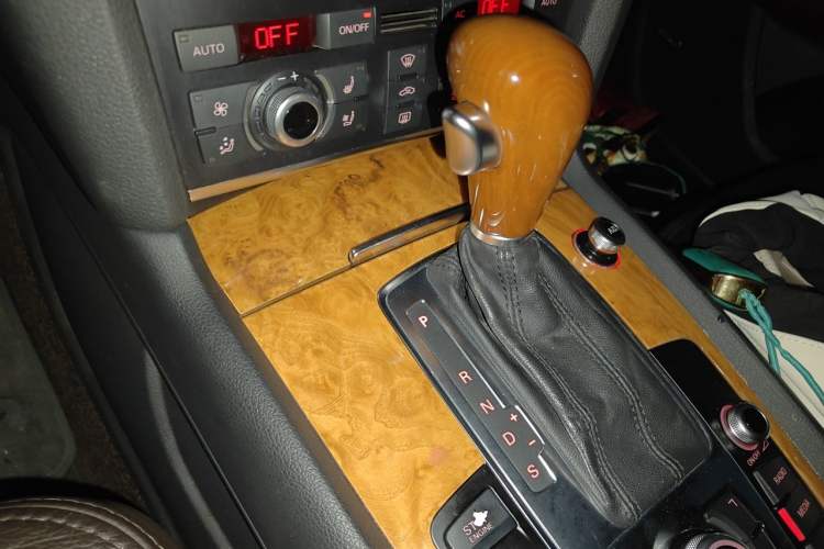 Used Audi Q7 2011 3.0 TFSI Comfort Model (245kW) Gear Lever