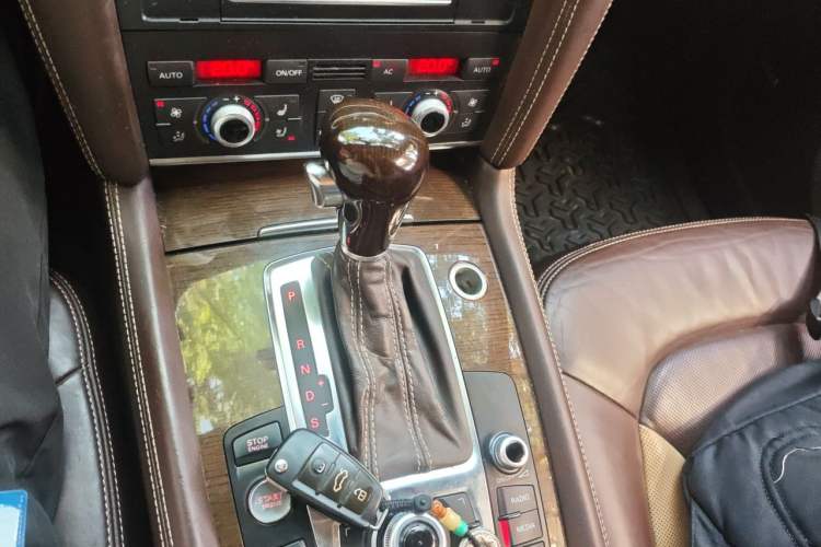 Used Audi Q7 2011 3.0 TFSI Exclusive Edition (200kW) Gear Lever