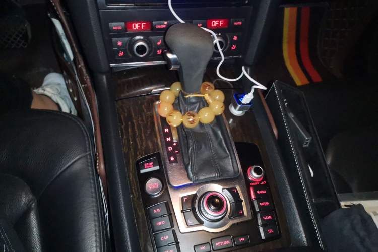 Used Audi Q7 2011 3.0 TFSI Technology (200kW) Gear Lever