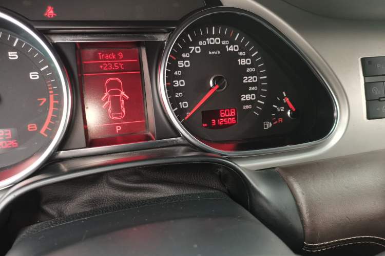 Used Audi Q7 2011 3.0 TFSI Exclusive Edition (200kW) Odometer Close Up