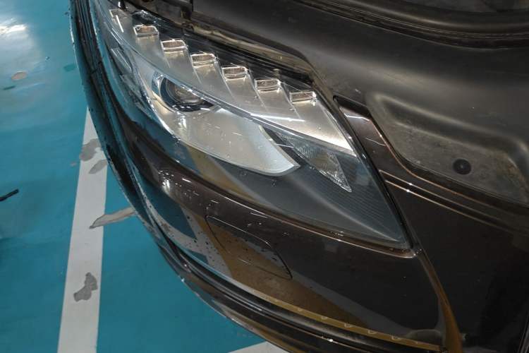 Used Audi Q7 2011 3.0 TFSI Comfort Model (245kW) Right Front Headlight