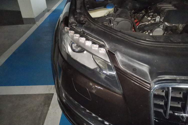 Used Audi Q7 2011 3.0 TFSI Technology (200kW) Right Front Headlight