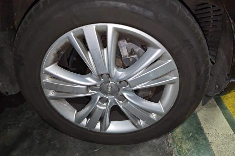 Used Audi Q7 2011 3.0 TFSI Comfort (200kW) Right Front Wheel Hub