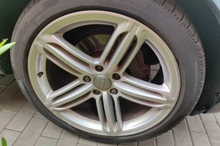 Used Audi Q7 2011 3.0 TFSI Exclusive Edition (200kW) Right Front Wheel Hub