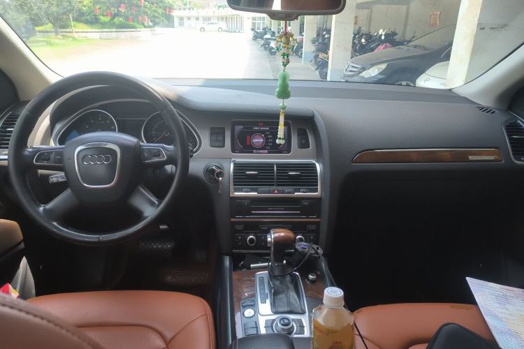 Used Audi Q7 2011 3.0 TFSI Comfort Model (245kW) Center Console