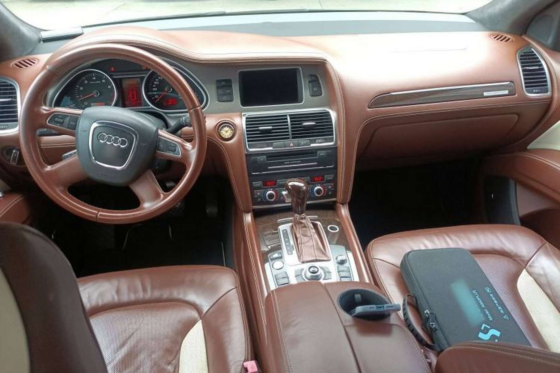 Used Audi Q7 2011 3.0 TFSI Exclusive (245kW) Center Console