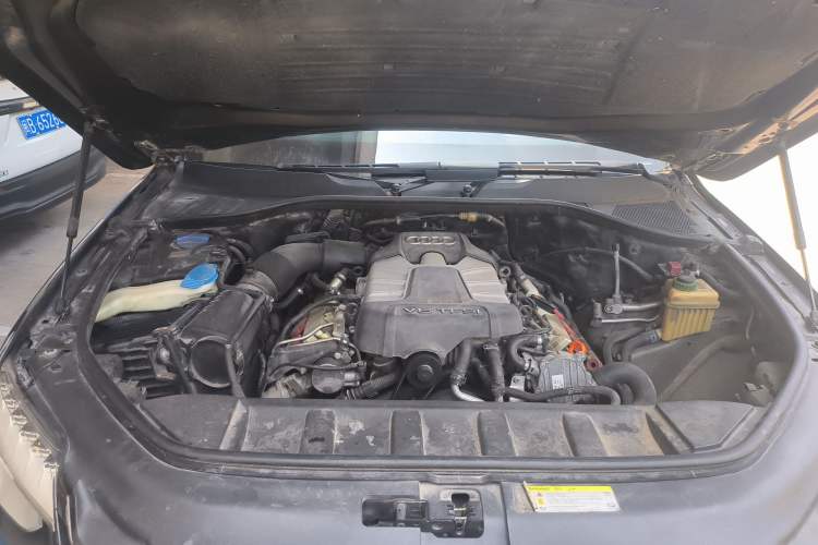 Used Audi Q7 2011 3.0 TFSI Comfort Model (245kW) Engine Bay