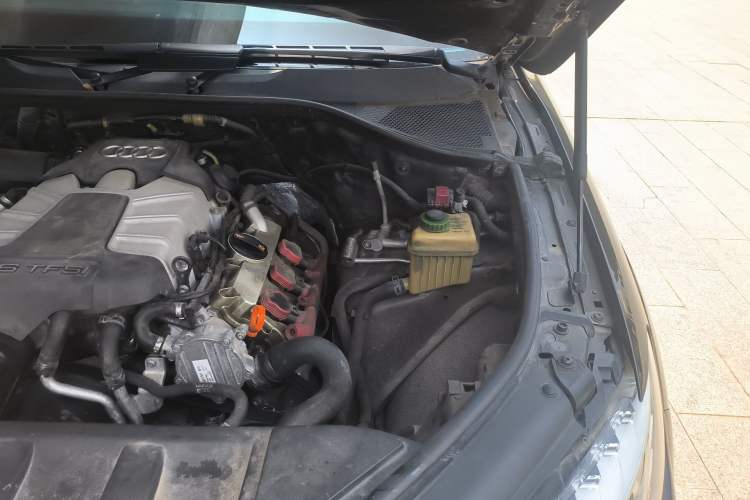Used Audi Q7 2011 3.0 TFSI Comfort Model (245kW) Engine Bay Left