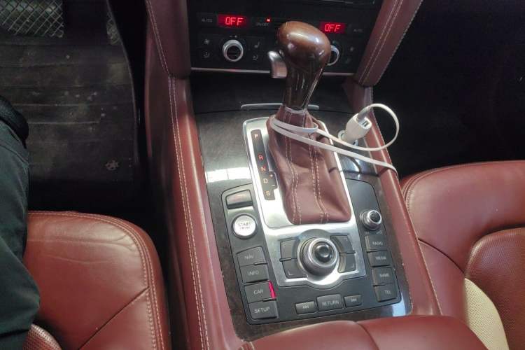 Used Audi Q7 2011 3.0 TFSI Exclusive Edition (200kW) Gear Lever