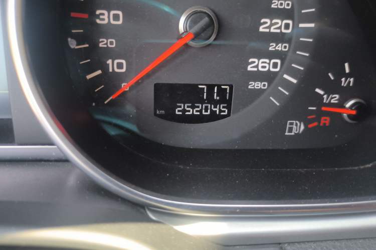 Used Audi Q7 2011 3.0 TFSI Comfort Model (245kW) Odometer Close Up