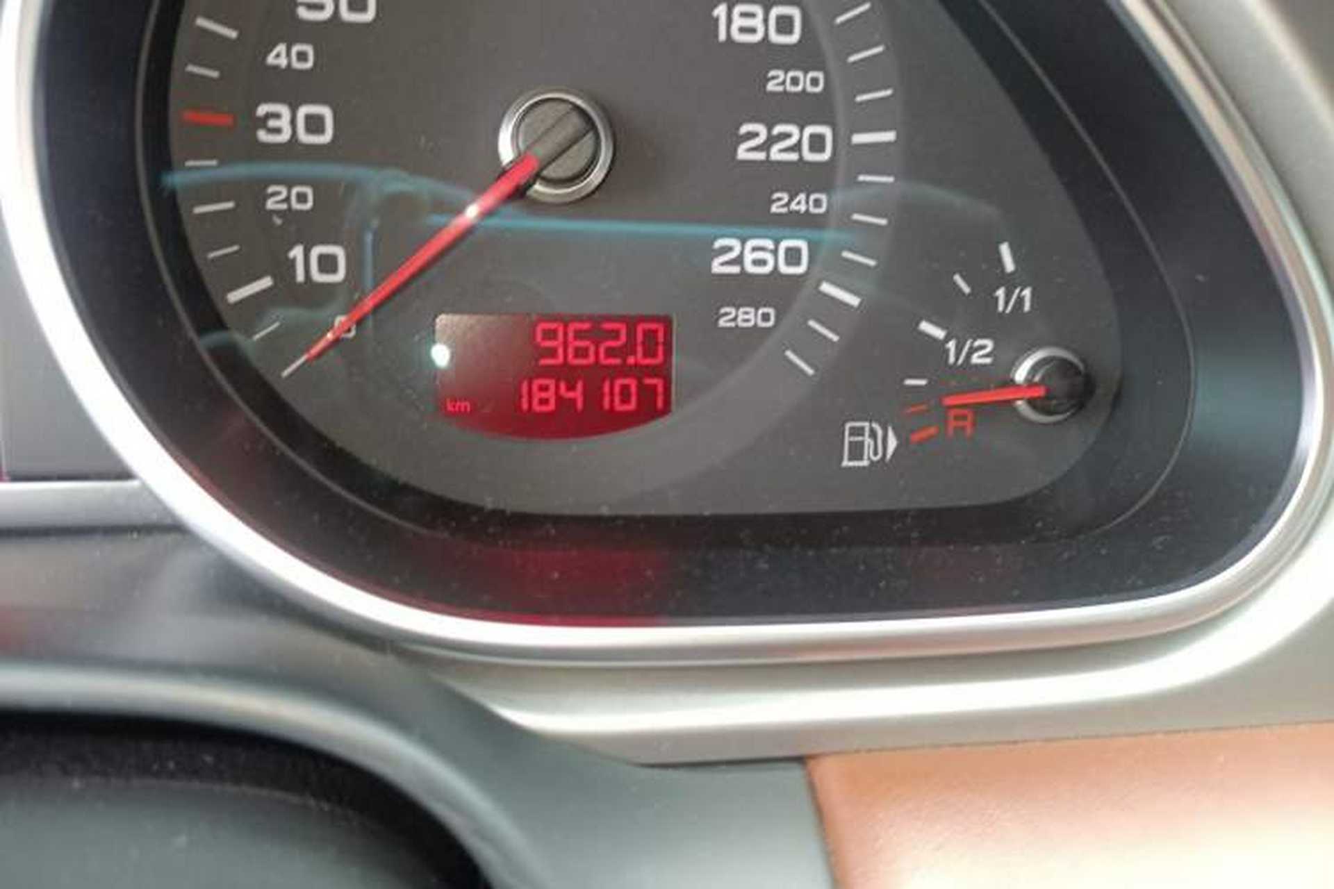 Used Audi Q7 2011 3.0 TFSI Exclusive (245kW) Odometer Close Up
