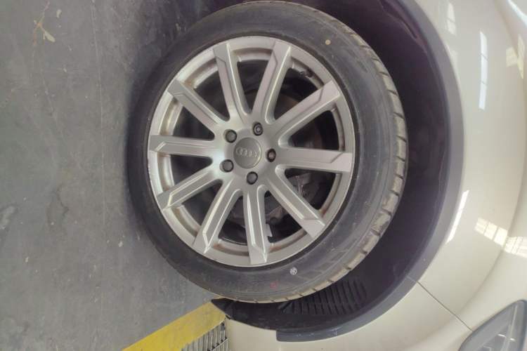 Used Audi Q7 2011 3.0 TFSI Exclusive Edition (200kW) Right Front Wheel Hub