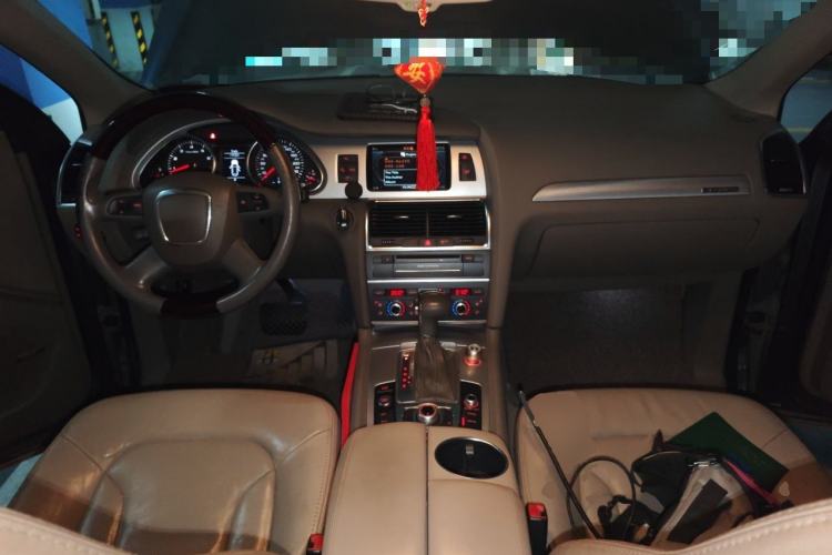 Used Audi Q7 2011 3.0 TFSI Comfort (200kW) Center Console