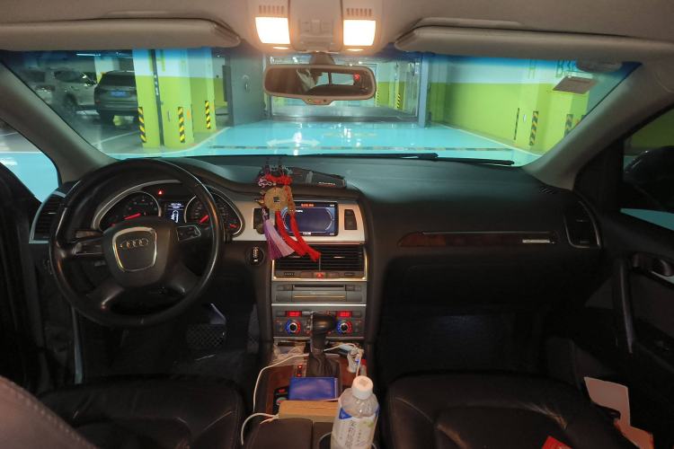 Used Audi Q7 2011 3.0 TFSI Ambition (200kW) Center Console