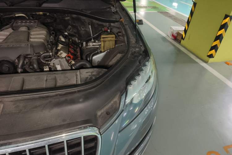 Used Audi Q7 2011 3.0 TFSI Ambition (200kW) Engine Bay Left