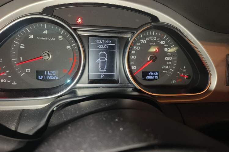 Used Audi Q7 2011 3.0 TFSI Ambition (200kW) Odometer Close Up